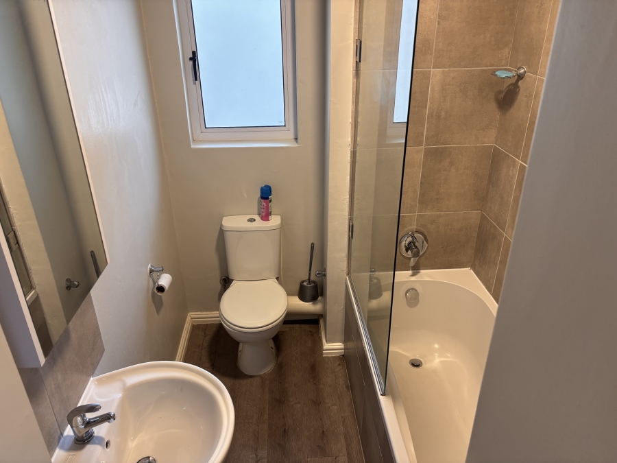 To Let 2 Bedroom Property for Rent in Muizenberg Western Cape